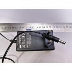 Adapter chargeur alimentation TV SCHNEIDER LED24-SCP100HC JKY36-SP1203000 36W